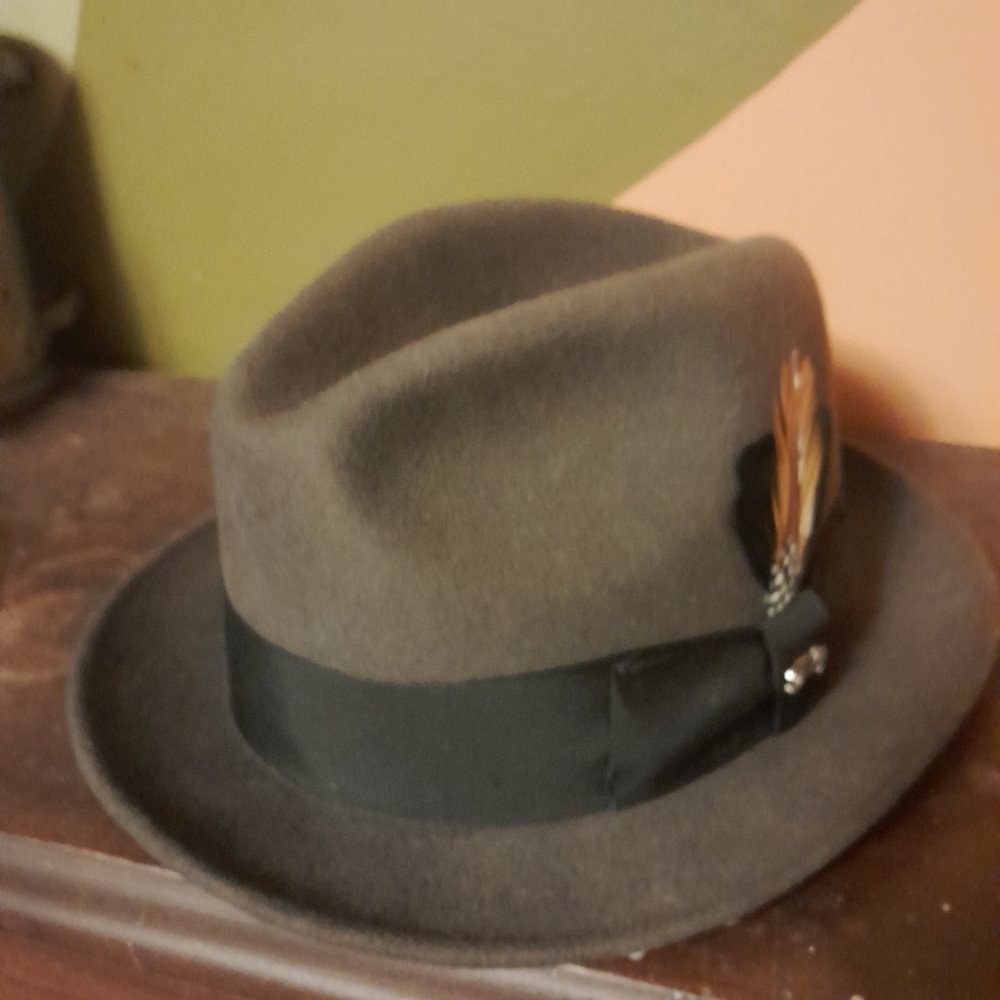 Bailey's fedora. Gray w/ black band, size 7.25